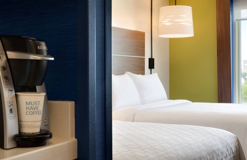 Savannah Hotel | Holiday Inn Express & Suites Savannah W - Chatham Parkway by IHG