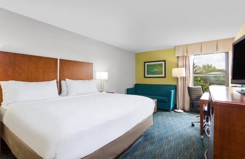 Wilmington Hotel | Holiday Inn Express & Suites Wilmington-University Center by IHG