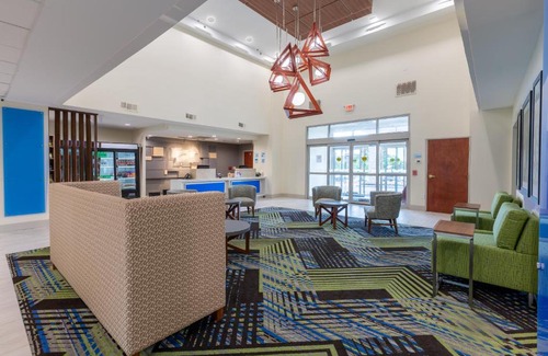 North Arlington Hotel | Holiday Inn Express & Suites Arlington North – Stadium Area by IHG