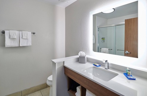 El Paso Hotel | Holiday Inn Express & Suites El Paso - Sunland Park Area by IHG