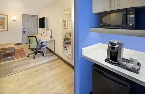 Kissimmee Hotel | Holiday Inn Express & Suites S Lake Buena Vista by IHG