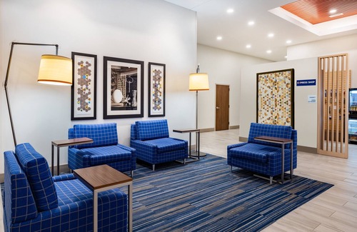 Downtown Lincoln Hotel | Holiday Inn Express & Suites Lincoln Downtown by IHG