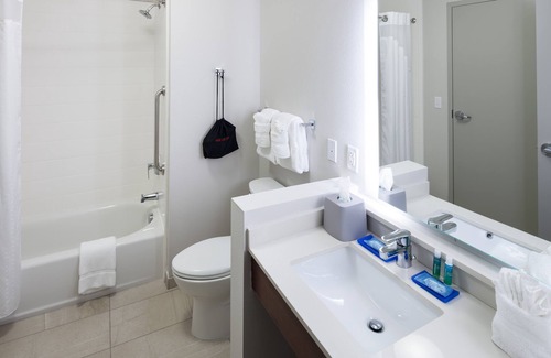 Florida Central Atlantic Coast Hotel | Holiday Inn Express & Suites Orlando at SeaWorld by IHG