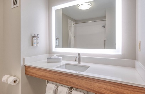 Thornburg Hotel | Holiday Inn Express & Suites - Thornburg, S. Fredericksburg by IHG