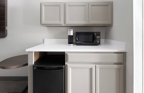 Wyomissing Hotel | Holiday Inn Express & Suites Wyomissing by IHG