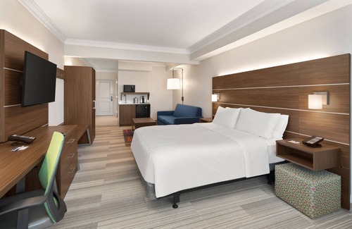 Byron Hotel | Holiday Inn Express & Suites Byron by IHG