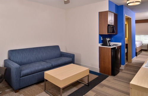Mason Hotel | Holiday Inn Express & Suites Cincinnati - Mason by IHG