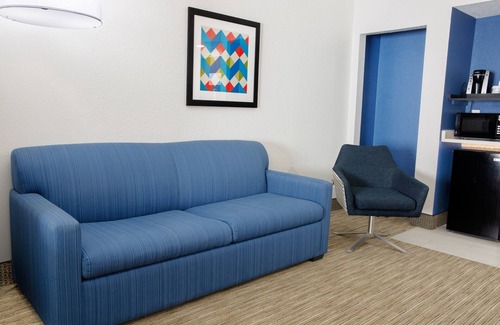 Huber Heights Hotel | Holiday Inn Express & Suites Dayton-Huber Heights by IHG