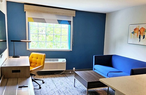 Carmel Hotel | Holiday Inn Express & Suites - North Carmel/Westfield by IHG