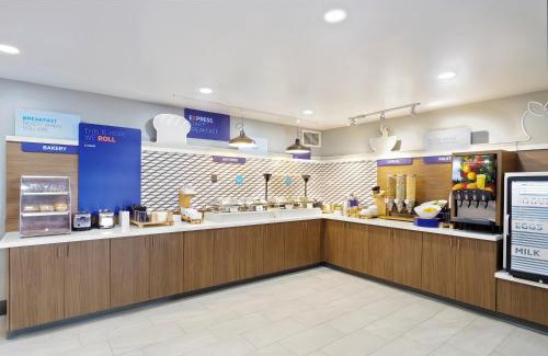 Tempe Hotel | Holiday Inn Express & Suites Phoenix - Tempe by IHG