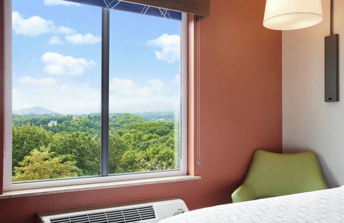 Salem Hotel | Holiday Inn Express & Suites Salem by IHG
