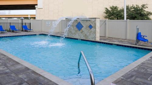 Tampa Hotel | Holiday Inn Express & Suites - Tampa East - Ybor City by IHG