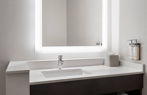 Tampa Hotel | Holiday Inn Express & Suites Tampa East - Ybor City by IHG