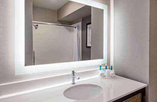 Anaheim Resort Hotel | Holiday Inn Express & Suites Anaheim Resort Area by IHG