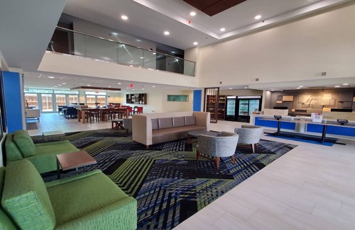 North Arlington Hotel | Holiday Inn Express & Suites Arlington North - Stadium Area by IHG