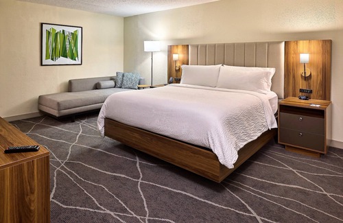 Westside Hotel | Holiday Inn Express & Suites Charleston Dwtn - Westedge by IHG
