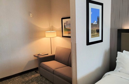 Cheney Hotel | Holiday Inn Express & Suites Cheney by IHG