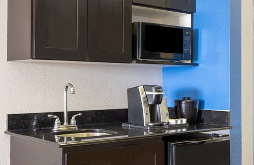 White Rock Hills Hotel | Holiday Inn Express & Suites Dallas East - Fair Park by IHG