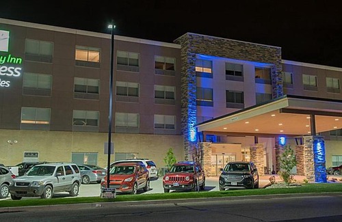 Dayton Hotel | Holiday Inn Express & Suites Dayton North - Vandalia by IHG