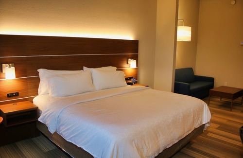 Douglas Hotel | Holiday Inn Express & Suites Douglas by IHG