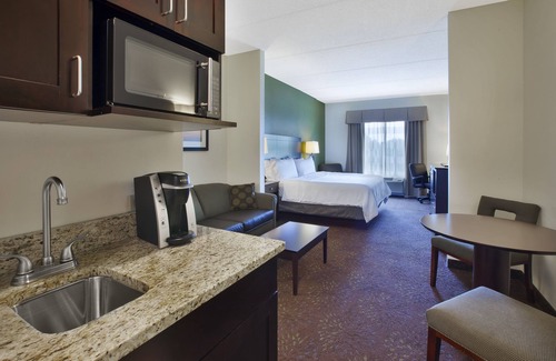 Geneva Hotel | Holiday Inn Express & Suites Geneva Finger Lakes by IHG