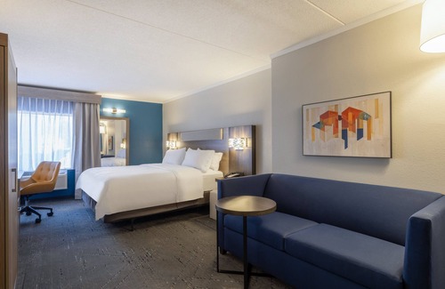 Greensboro Hotel | Holiday Inn Express & Suites Greensboro-(I-40 Wendover) by IHG