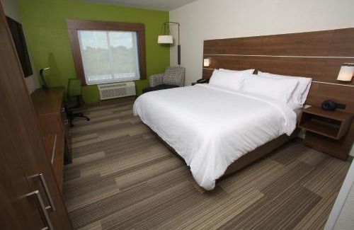 Highlands Hotel | Holiday Inn Express & Suites Lincoln Airport by IHG
