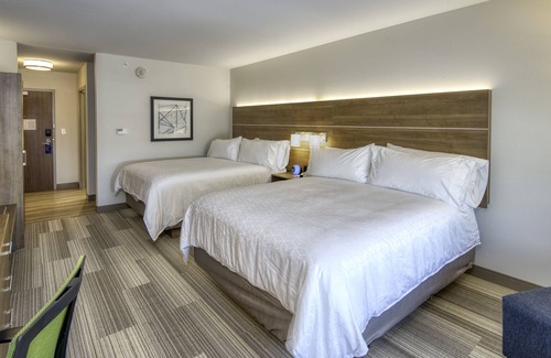 Highlands Hotel | Holiday Inn Express & Suites Lincoln Airport by IHG