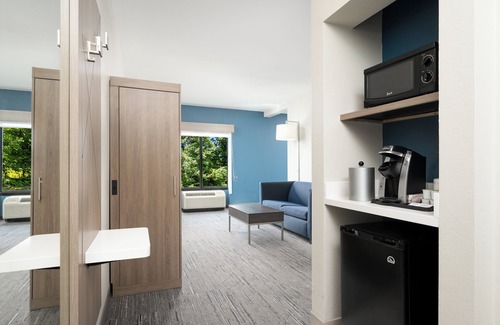 Newport Hotel | Holiday Inn Express & Suites Newport S by IHG