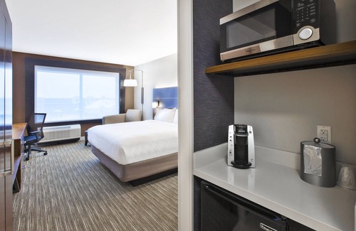 Okemos Hotel | Holiday Inn Express & Suites Okemos - University Area by IHG