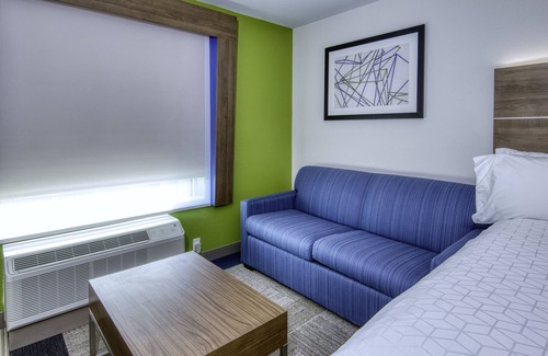 Downtown Omaha Hotel | Holiday Inn Express & Suites Omaha Downtown - Old Market by IHG