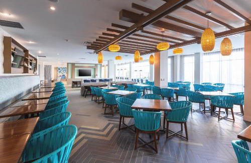 Florida Central Atlantic Coast Hotel | Holiday Inn Express & Suites Orlando At SeaWorld by IHG - With Free Shuttle Service to SeaWorld Parks