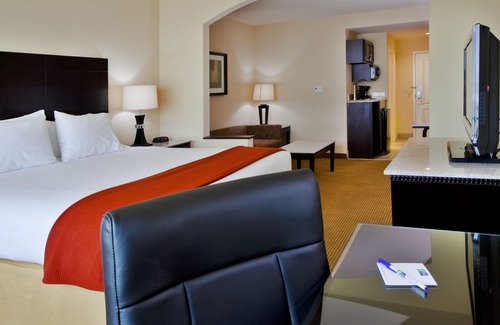 Southwest Orlando Hotel | Holiday Inn Express & Suites, International Drive by IHG