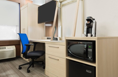 Florida Center Hotel | Holiday Inn Express & Suites Nearest Universal Orlando by IHG