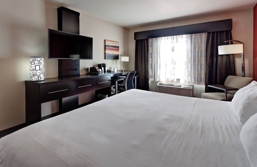 Maize Hotel | Holiday Inn Express & Suites Wichita Northwest by IHG