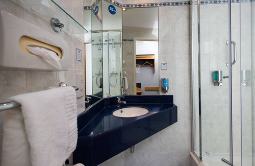 Llandarcy Hotel | Holiday Inn Express Swansea - East by IHG