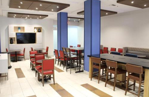 American Canyon Hotel | Holiday Inn Express Hotel & Suites Napa Valley-American Canyon by IHG