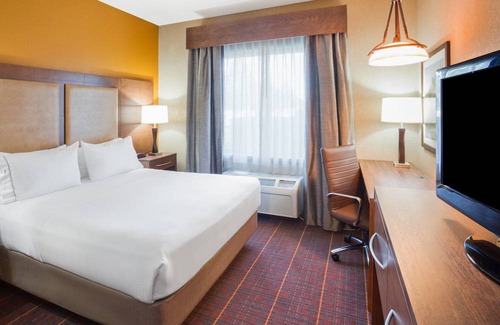 Brainerd Hotel | Holiday Inn Express Hotel & Suites Brainerd-Baxter, an IHG Hotel