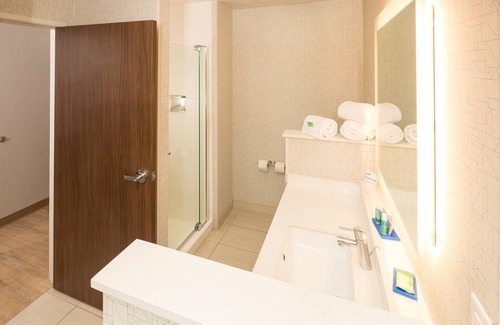 Michigan City Hotel | Holiday Inn Express & Suites Michigan City by IHG