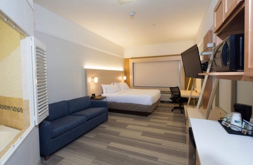 Chesterfield Hotel | Holiday Inn Express & Suites Chesterfield by IHG