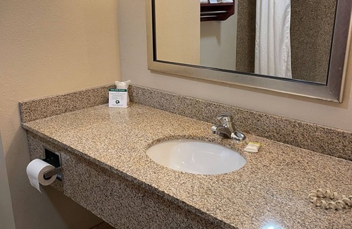 Niagara Falls Hotel | Holiday Inn Express Hotel & Suites Niagara Falls by IHG