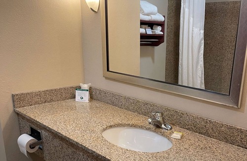 Niagara Falls Hotel | Holiday Inn Express Hotel & Suites Niagara Falls by IHG