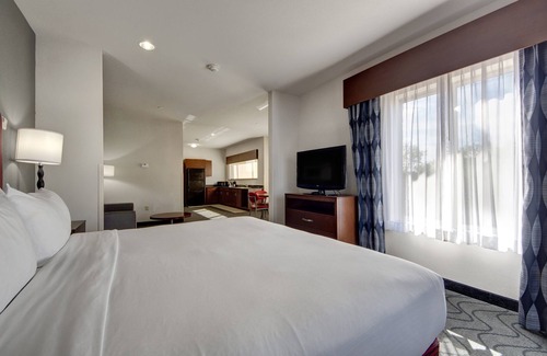 Oklahoma City Hotel | Holiday Inn Express & Suites Oklahoma City North by IHG