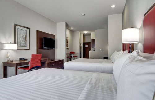 Oklahoma City Hotel | Holiday Inn Express & Suites Oklahoma City North by IHG