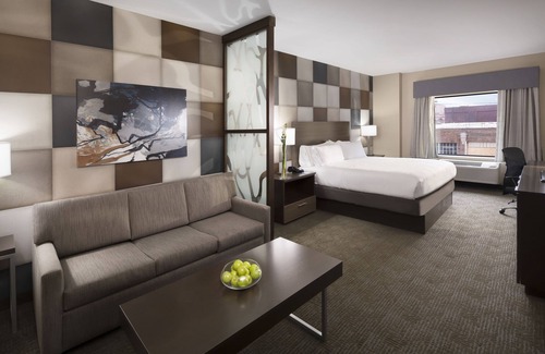 Bricktown Hotel | Holiday Inn Express & Suites Oklahoma City Dwtn - Bricktown by IHG