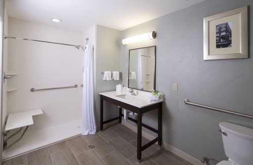 Bricktown Hotel | Holiday Inn Express & Suites Oklahoma City Dwtn - Bricktown by IHG