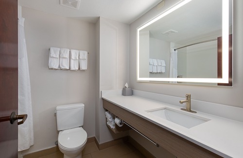Richmond Hill Hotel | Holiday Inn Express Savannah South I-95 - Richmond by IHG