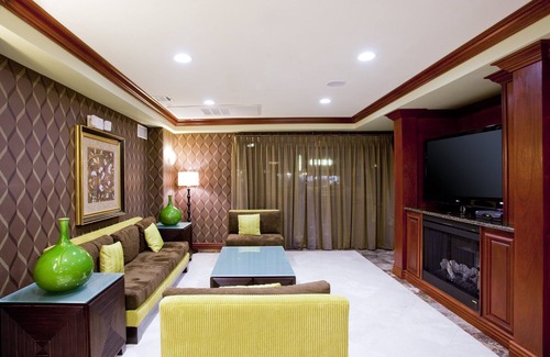 Woodland Hills Hotel | Holiday Inn Express Hotel & Suites Woodland Hills by IHG
