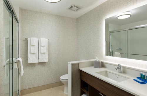 Visalia Hotel | Holiday Inn Express Visalia-Sequoia Gateway Area by IHG