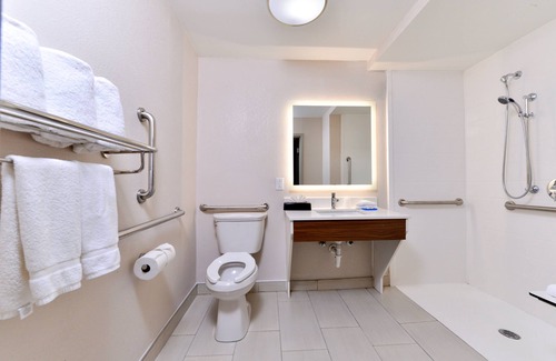 Winston - Salem Hotel | Holiday Inn Express Winston-Salem Medical Center Area by IHG